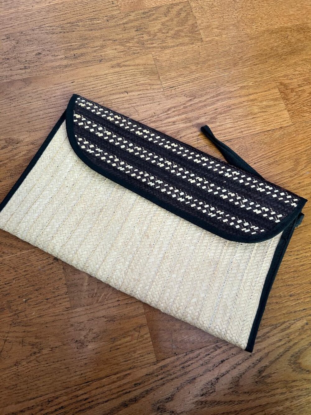 Handmade boho woven clutch. Colombian Guajira palm fiber
